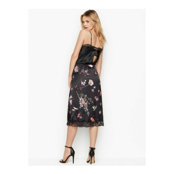 Victoria Secrets Satin Floral Print Skirt - Picture 2 of 8